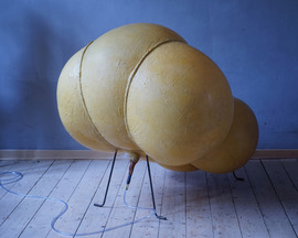 pulmo - atmende stühle - druckluft gefüllte ballons verbinden mit einfachen stahlgestellen - objekte kunst design, julian jacobs,pulmotion,pul.motion, mönchengladbach, rheydt, manufactum, 2017, nrw, ausstellung zur ermittlung der staatspreise